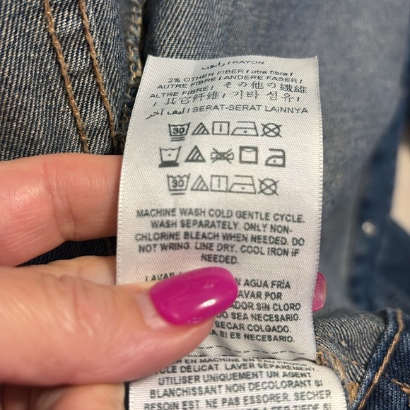 Guess women’s distressed / rip denim jean button up jacket / pockets casual  Med - Picture 13 of 16